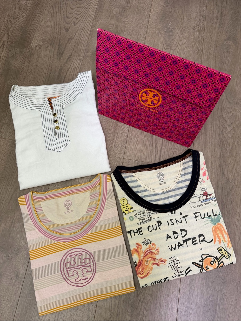 Tory Burch White Linen Top&2 Graphic Cotton Tees Very Cute, Excellent Condition